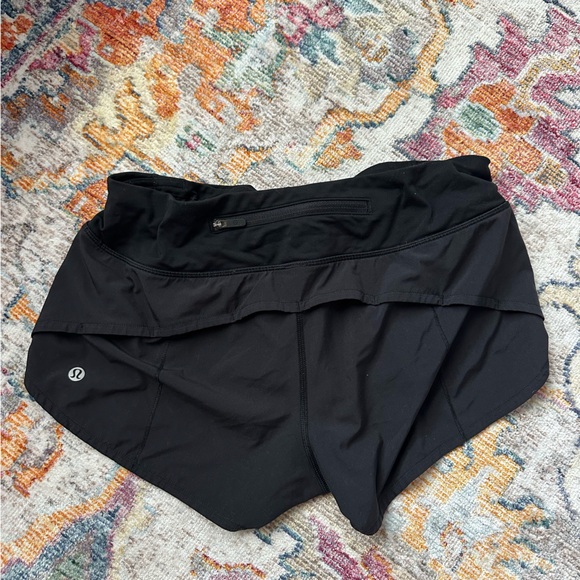 Lululemon 2” speed up shorts! Size 6! - Picture 2 of 2